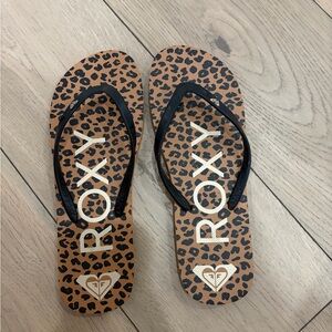 Roxy Leopard-Pattern Flip Flops in Brown and Black